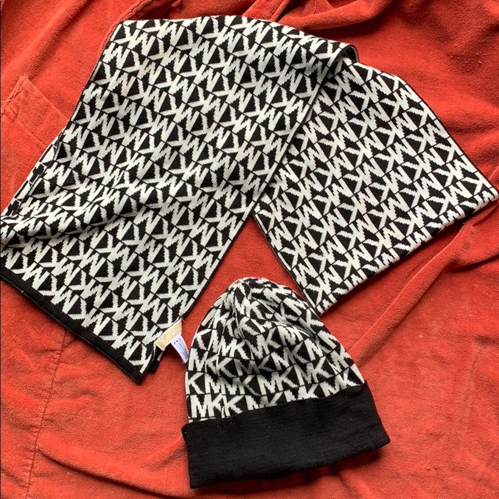 Michael Kors scarf with beanie